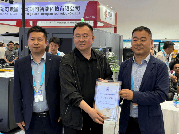 长”施潘德隆重亮相China Print 2025PP电子免费试玩模拟器“从纸张到书本让创意跨界生(图2)